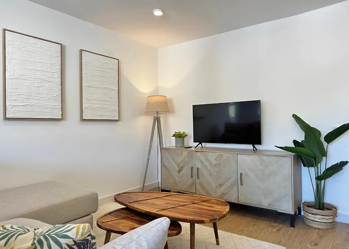 Oasis Studio II Marbella Center With Mountain Views - Eaw Homes