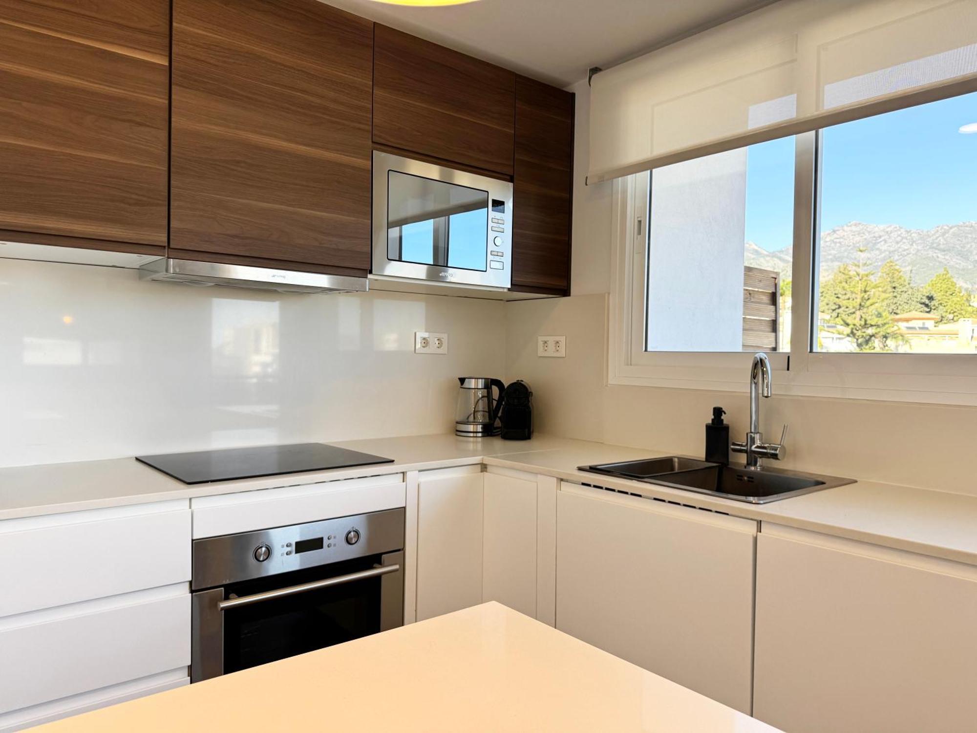Apartment Oasis Ii Center With Mountain Views - Eaw Homes