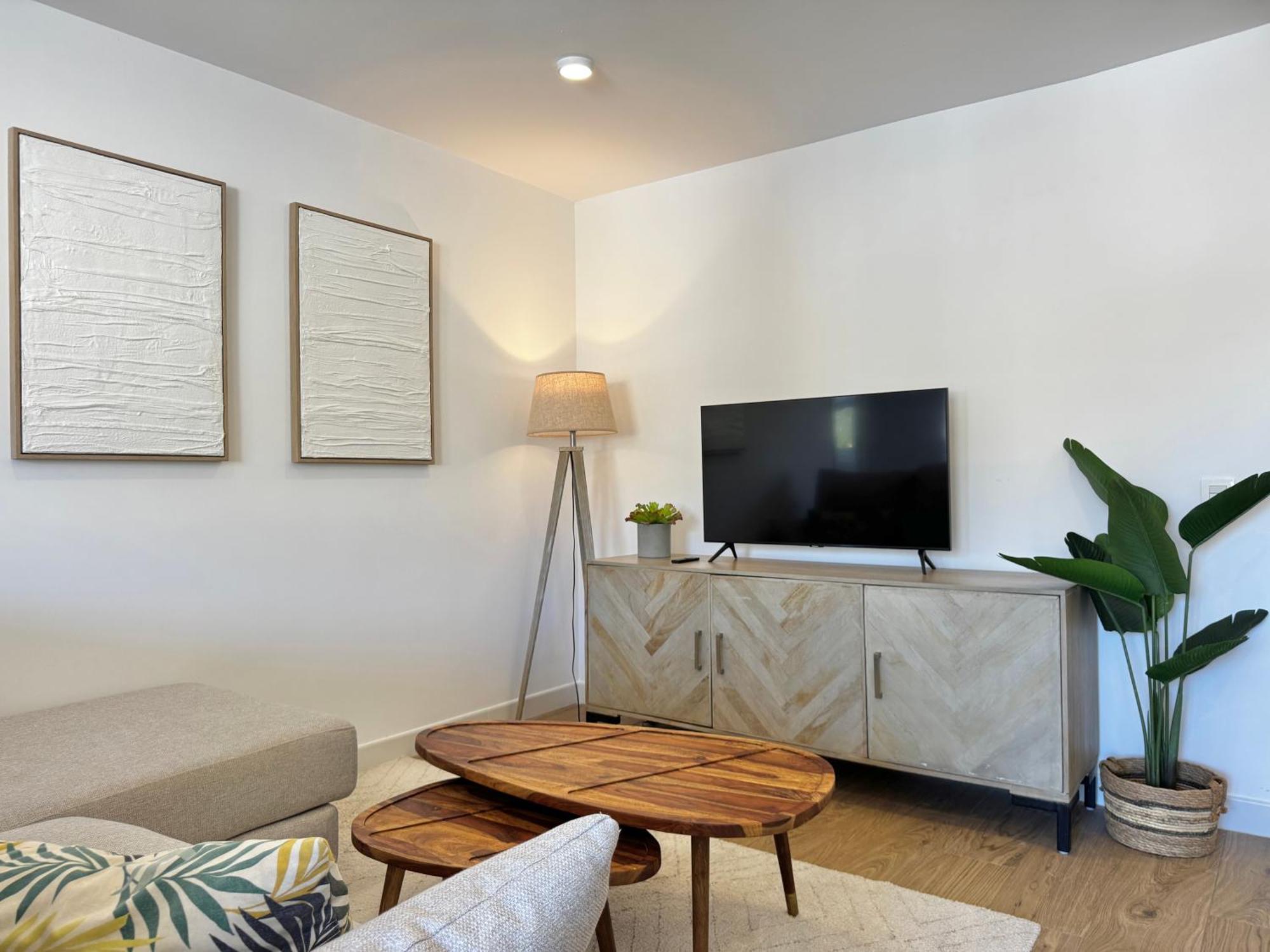 Apartment Oasis Ii Center With Mountain Views - Eaw Homes *