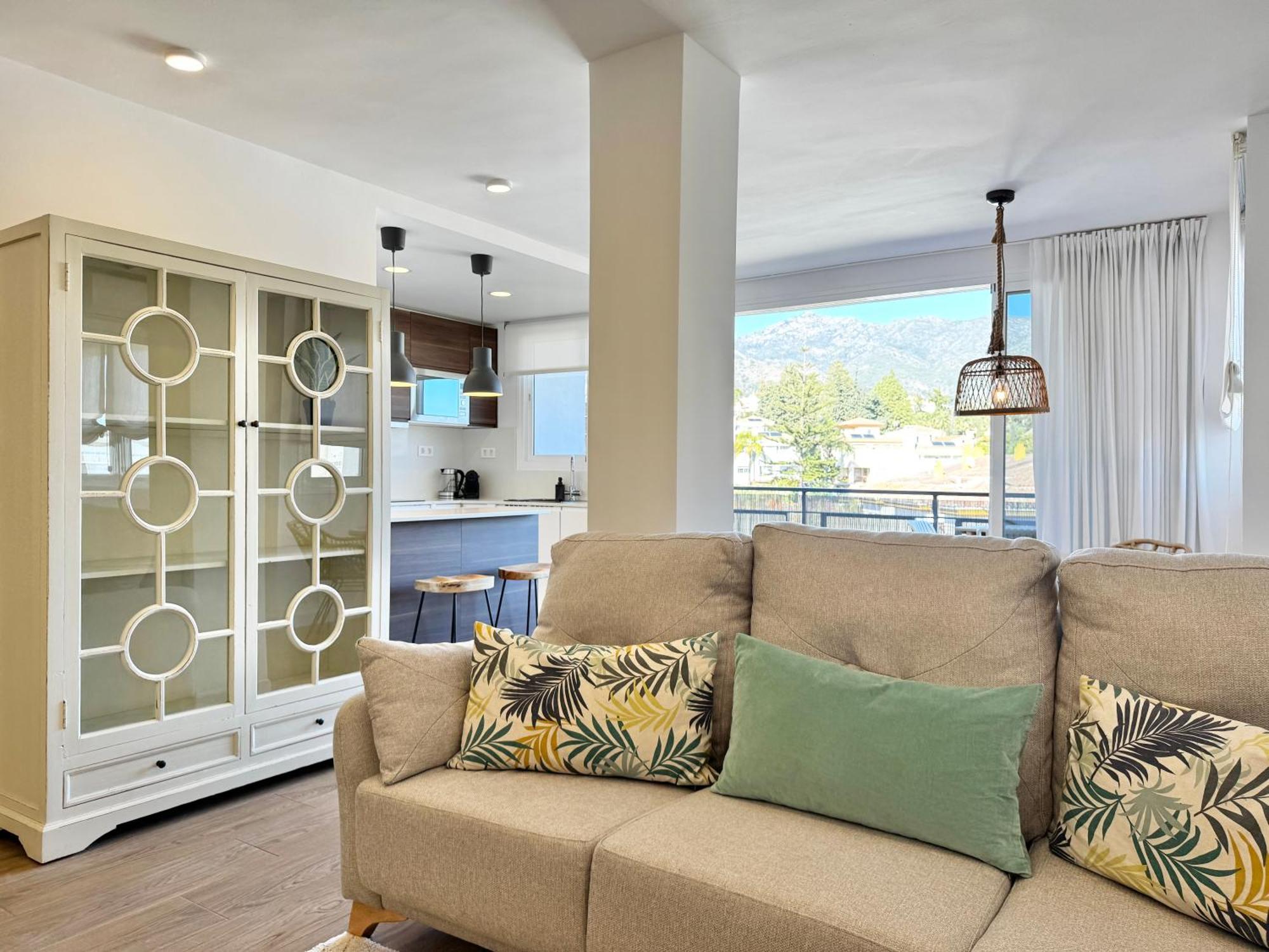 Oasis Ii Center With Mountain Views - Eaw Homes Apartment